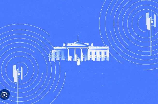 Max Blumenthal : Israeli Agents in the White House.