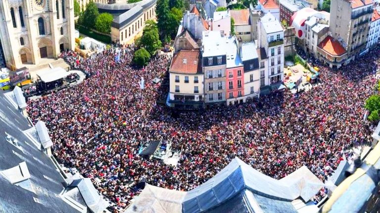 À Saint-Denis, une démonstration de force populaire pour le lancement de campagne de Jean-Luc Mélenchon