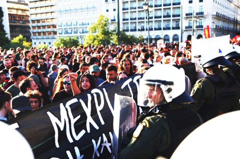 Grand rassemblement pour le Mouvement des réfugiés et le gréviste de la faim Aristotelis Hatzis