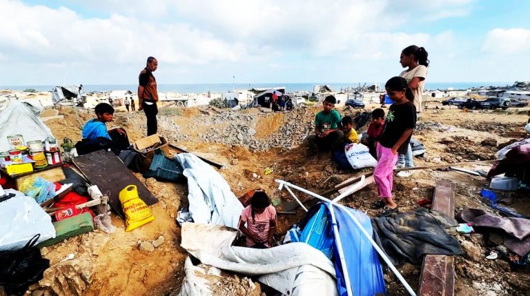 Israel Bombs Palestinians in Beach Tents in Gaza