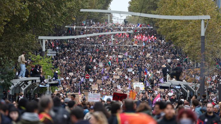 400.000 according to the Police, 800.000 according to the organisers demonstrated in France